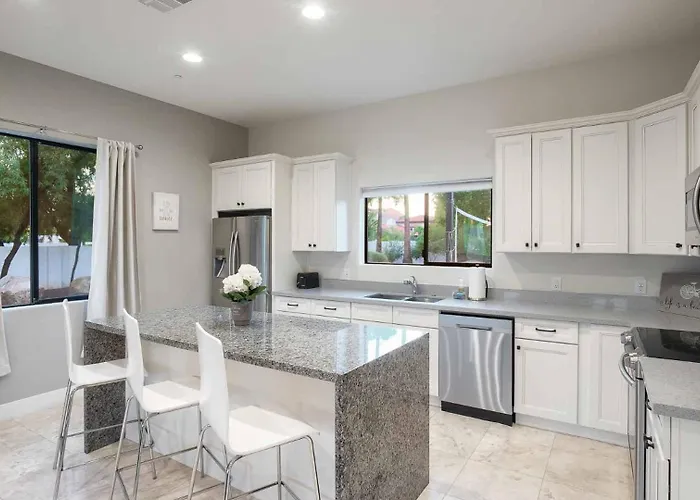 Holiday home Luxury 8br With Pool, Pickleball, Golf & Volleyball Scottsdale